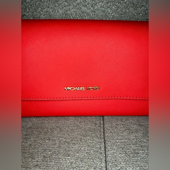 Michael Kors 3 in 1 Clutch Crossbody - Coral Reef Leather - Picture 2 of 8
